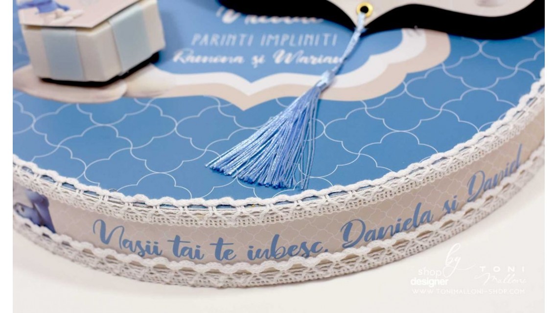 Trusou botez cu strumfii si broderie personalizata in nuante de crem si albastru Bebe Strumf 19